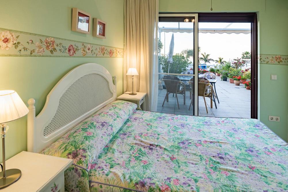 Апартаменти Nerja 1ª Linea De Playa De Burriana , Terraza Grande Al Mar Екстер'єр фото