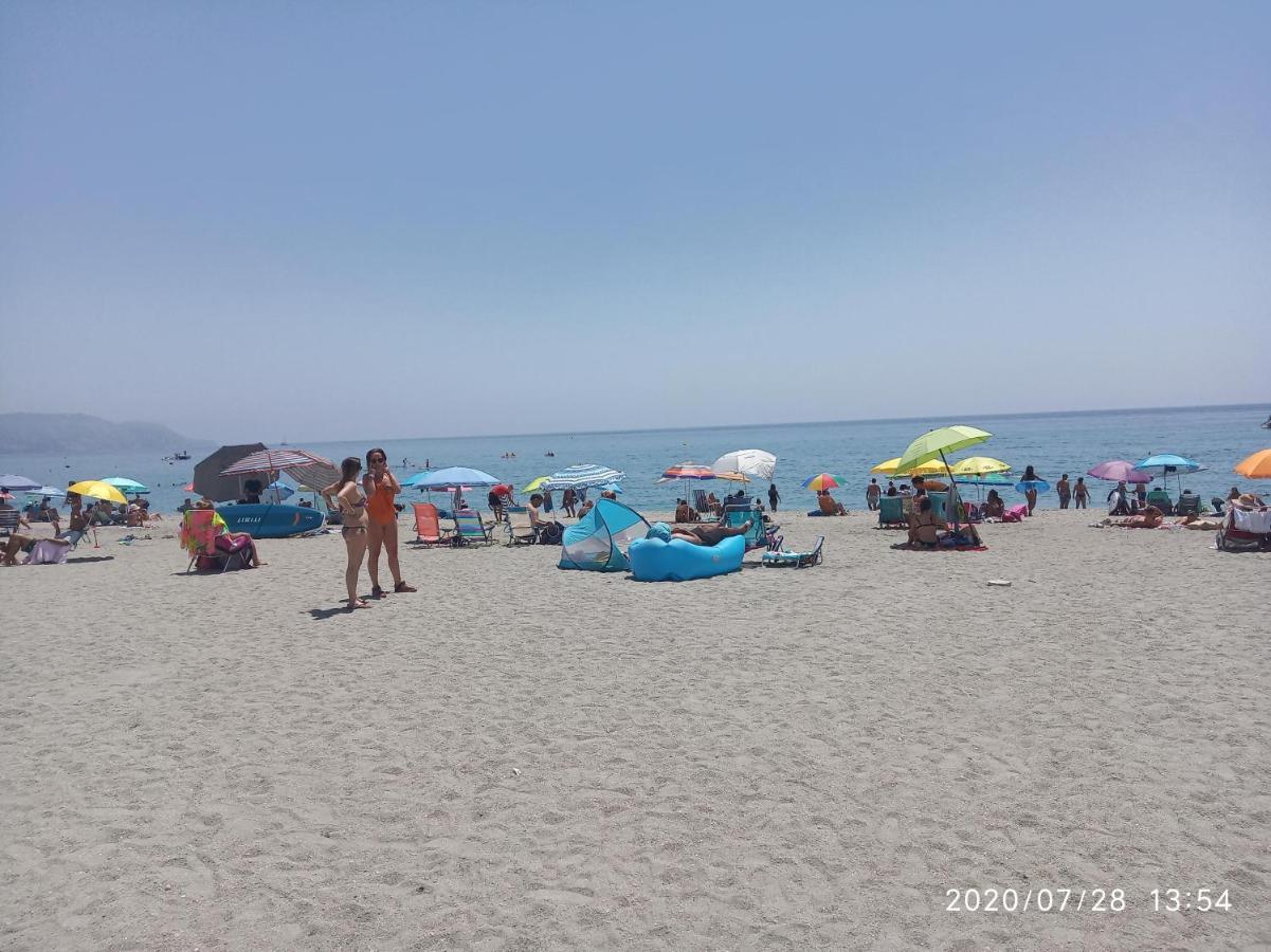 Апартаменти Nerja 1ª Linea De Playa De Burriana , Terraza Grande Al Mar Екстер'єр фото