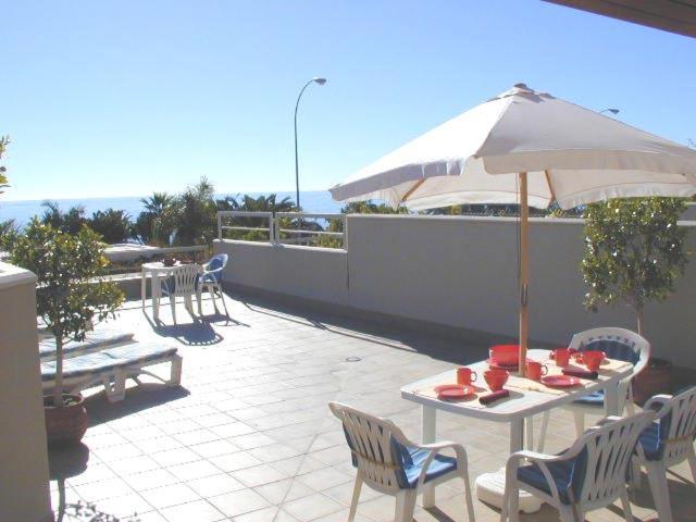 Апартаменти Nerja 1ª Linea De Playa De Burriana , Terraza Grande Al Mar Екстер'єр фото