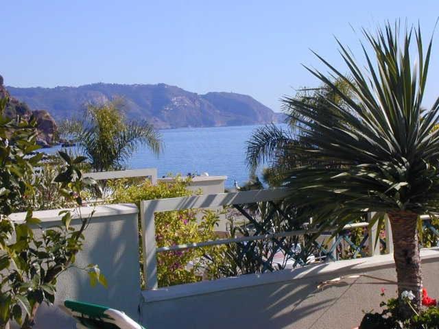 Апартаменти Nerja 1ª Linea De Playa De Burriana , Terraza Grande Al Mar Екстер'єр фото
