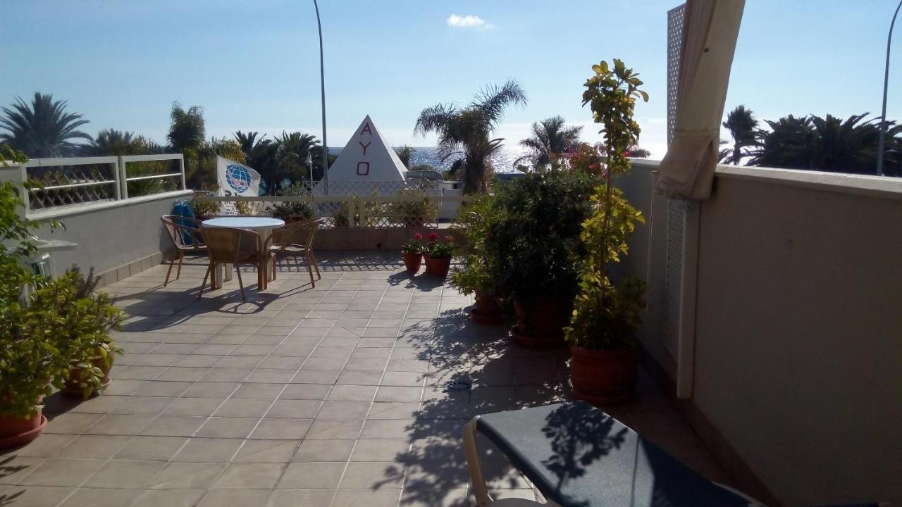 Апартаменти Nerja 1ª Linea De Playa De Burriana , Terraza Grande Al Mar Екстер'єр фото